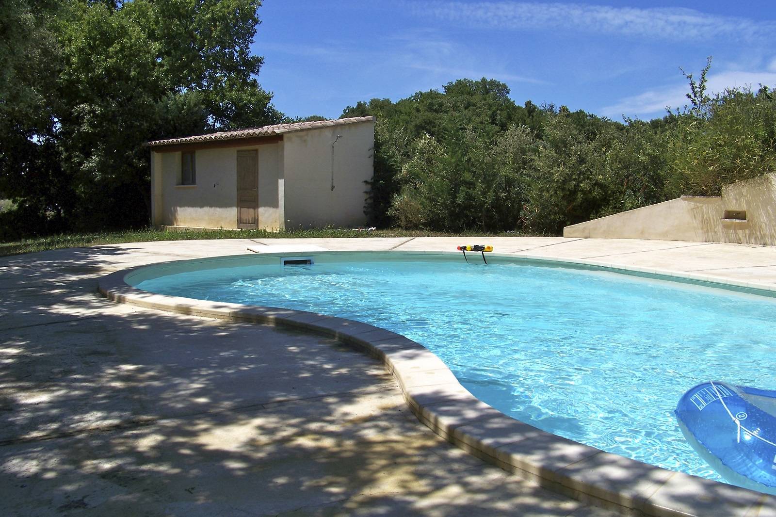 Belle plage permettant de profiter du soleil de la Provence